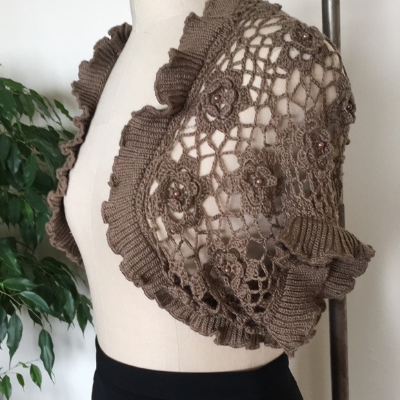 She’s Sweaters - Crocheted shrug with beads short sleeves